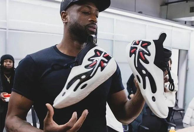 利物浦1-0皇马，麦卡利斯特一击制胜，库尔图瓦屡献神扑难救主（利物浦1-0击败皇马：麦卡利斯特制胜，库尔图瓦多次神扑仍难挽败局）