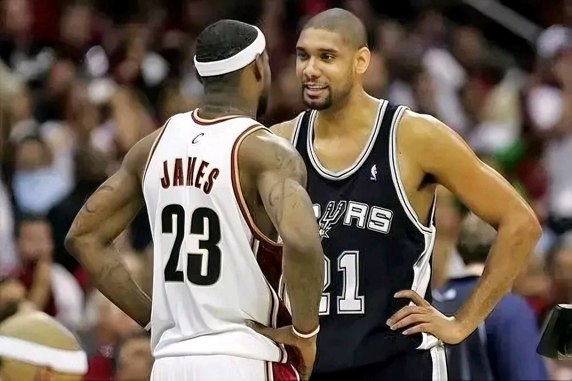 也是上到樊振东大师课了！小胖齐祖上海弄堂里打乒乓（樊振东大师课开讲：小胖携齐祖在上海弄堂切磋乒乓）